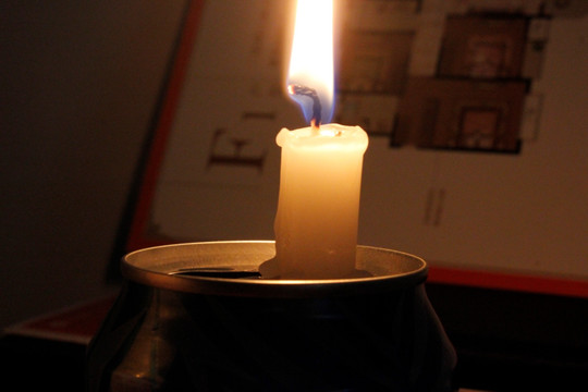 蜡烛与书
