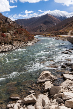 西藏秋色 拉萨河 碧绿 乱石