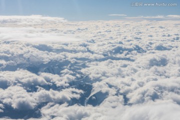俯瞰雪山 云雾缭绕