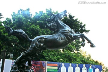 雕像马