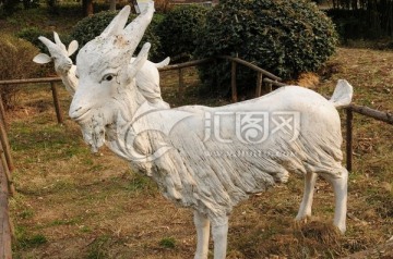 内蒙玻尔山羊雕塑