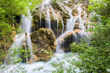 山涧溪流 溪流淙淙 岩石