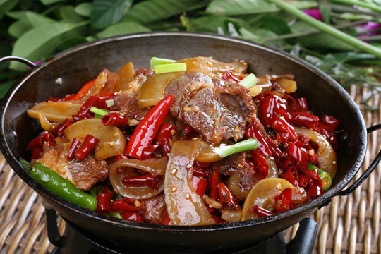 干锅仔牛肉