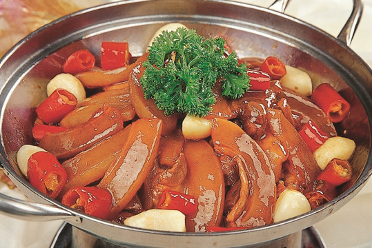 干锅带皮牛肉