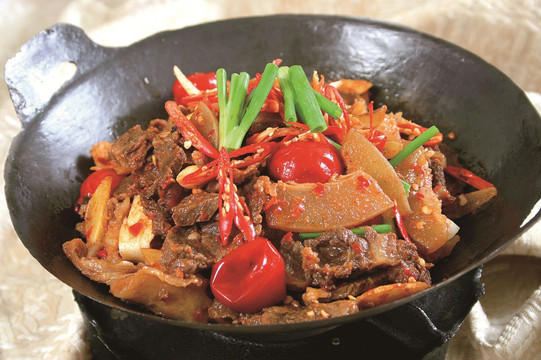 干锅带皮牛肉