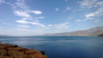 抚仙湖 清澈湖水 湛蓝天空