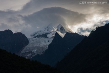 雪山 浓云