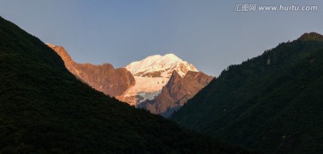 日照金山全景图 接片