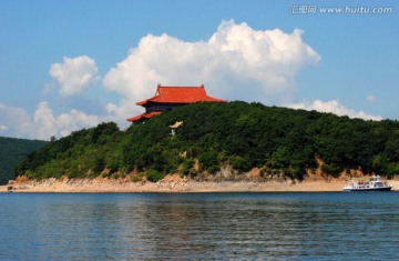 镜泊湖 山脉 古建筑 湖水 树