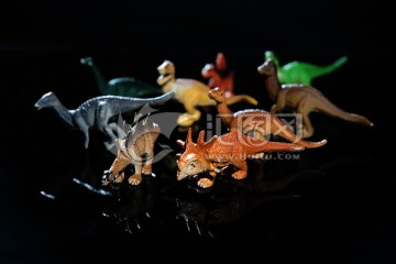 恐龙玩具