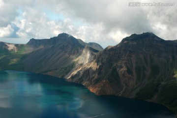 长白山 天池 山脉 峭壁 蓝天