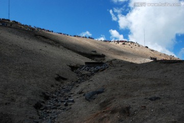 长白山 山脉 峭壁 蓝天白云