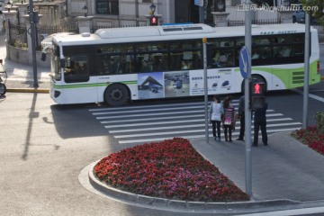 大巴车 城市交通 上海外滩