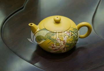 手绘荷花茶壶