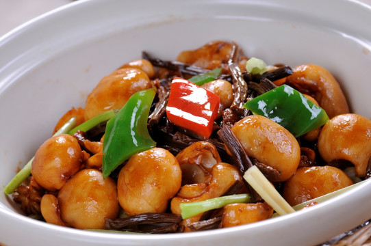 干锅茶树菇爆墨鱼仔