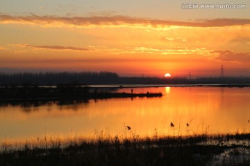 天水一色夕阳红