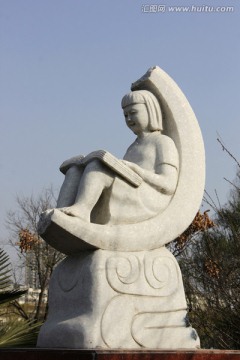 月亮里读书