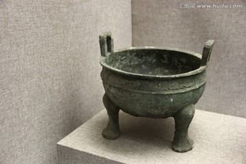 窃曲纹鼎