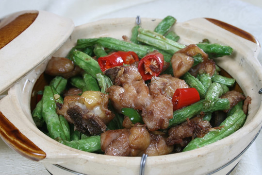 砂锅豆角鸡
