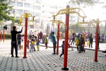 社区健身游乐场