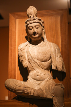 石雕菩萨坐像