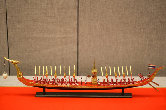 泰国金漆龙舟模型