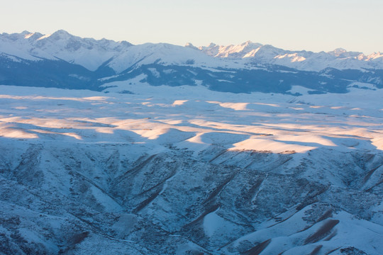 戈壁 雪 光影