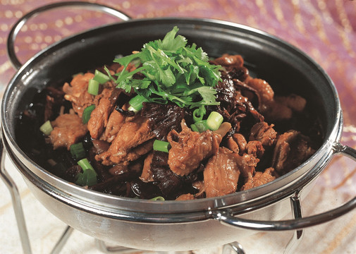 茶树菇土鸡块