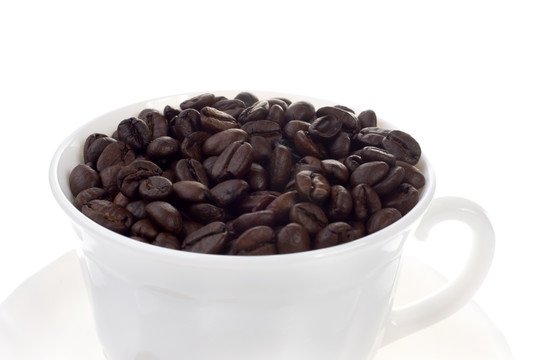 一杯满满的咖啡豆
