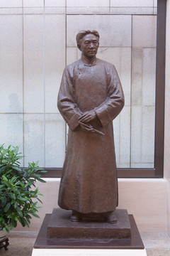 徐悲鸿雕像