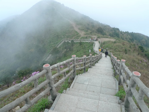 东莞第一峰银屏山天梯摄影照