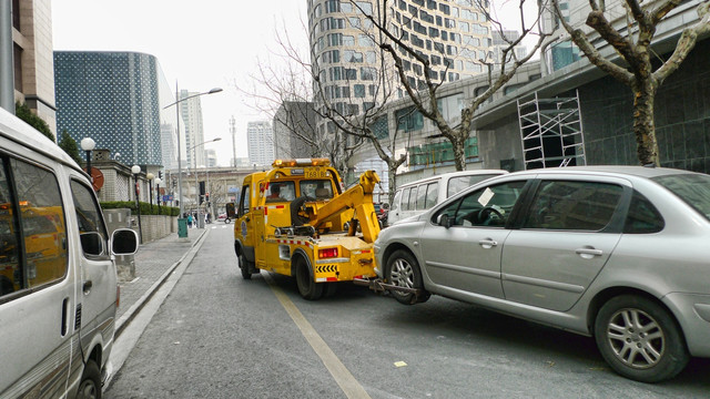 上海淮海路 拖车 都市街道