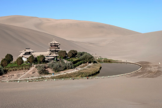 鸣沙山月牙泉全景