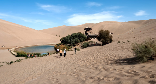 鸣沙山月牙泉公园