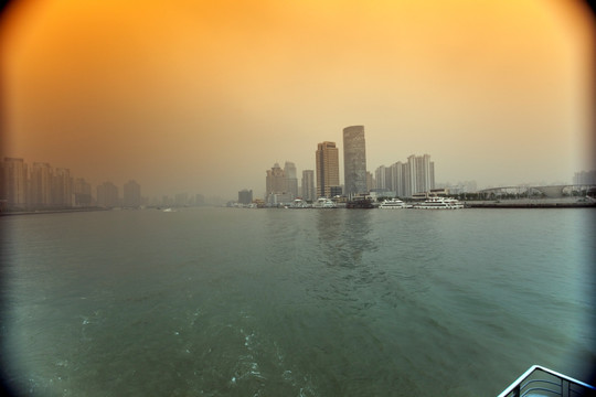 上海外滩 浦江 水面 现代建筑