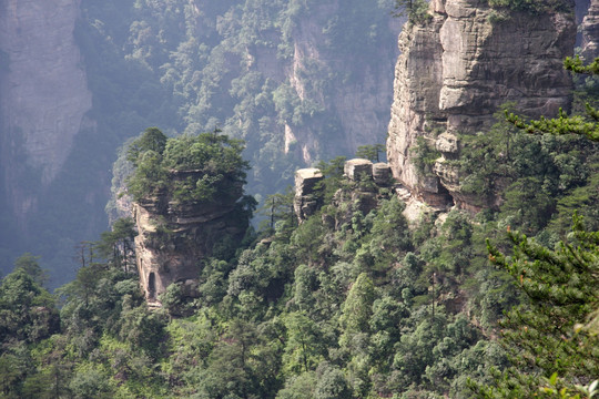 巍峨陡峭峭壁繁华似锦