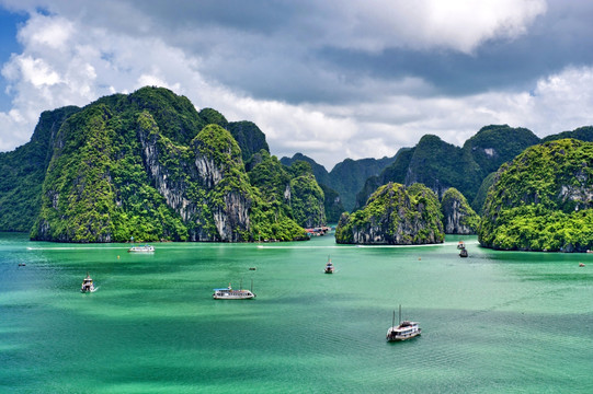 海上桂林下龙湾