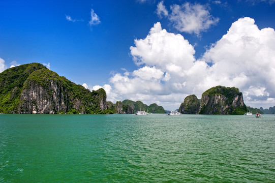 海上桂林下龙湾