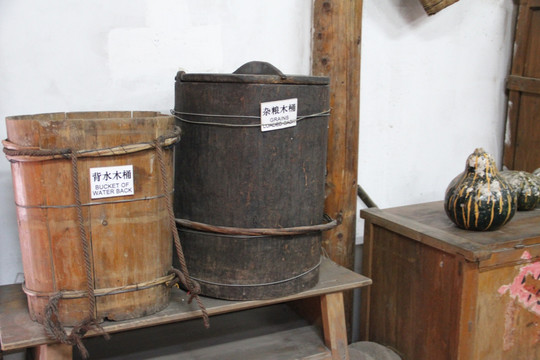 中华民族园民俗建筑 背水桶