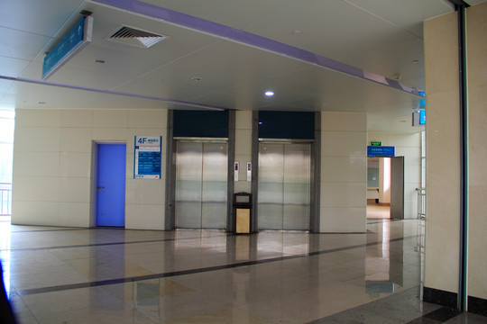 医院走廊 室内通道 电梯口