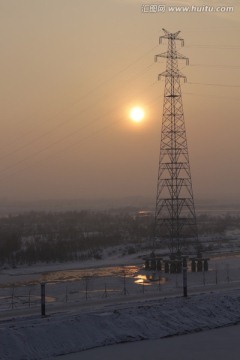 夕阳铁塔