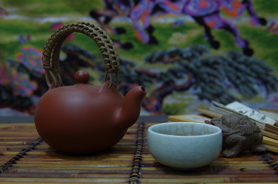 紫砂壶 书法  茶杯 扇子