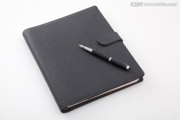 笔记本和笔