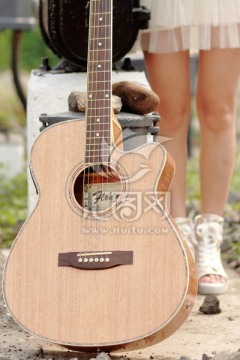 吉他和少女