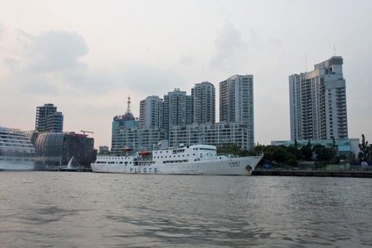 上海外滩 外滩港口 浦江 码头