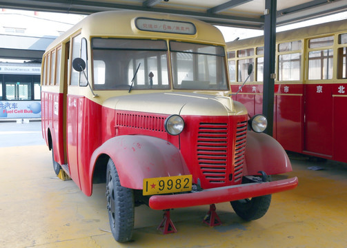 老式公交车