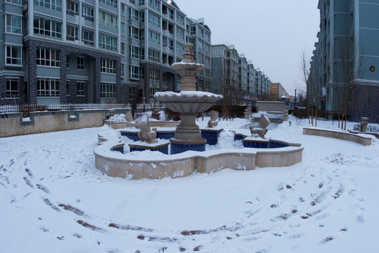 城市小区 都市一角 雪地脚印