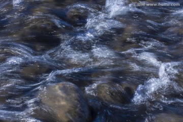 溪流  水