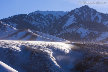 高原 雪山