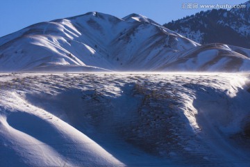 高原 雪山